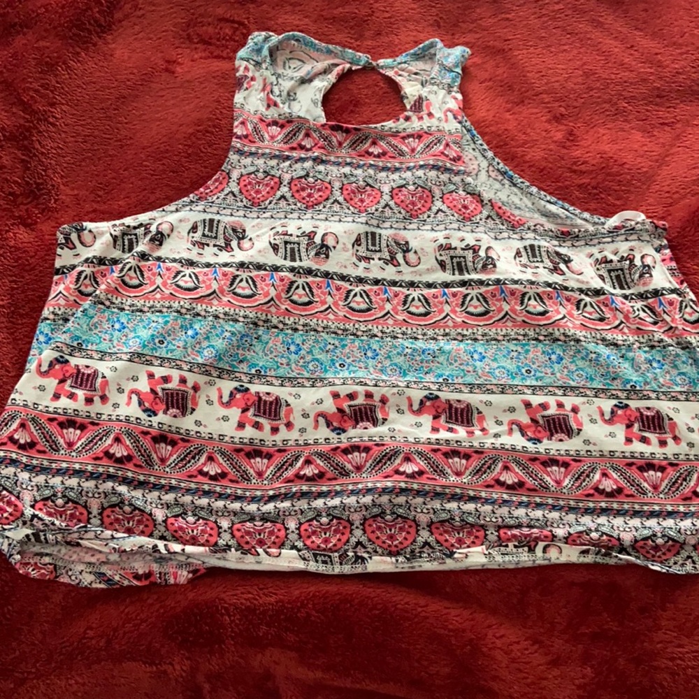 Loose crop top with open back